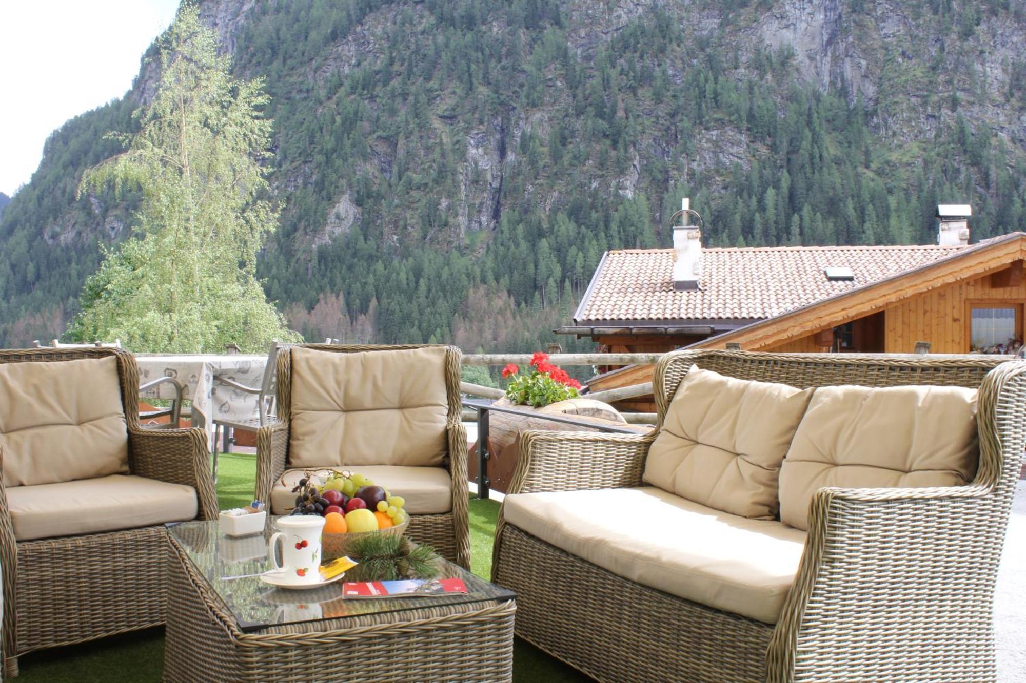 Hotel Stella Montis Campitello di Fassa Exterior foto