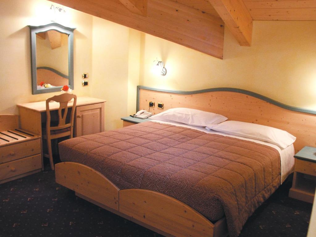 Hotel Stella Montis Campitello di Fassa Exterior foto